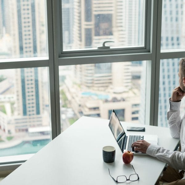 Dubai remote worker