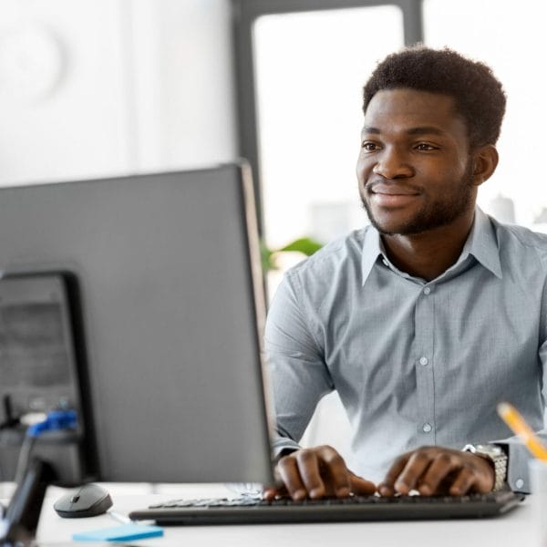 Man files his U.S. immigration form online