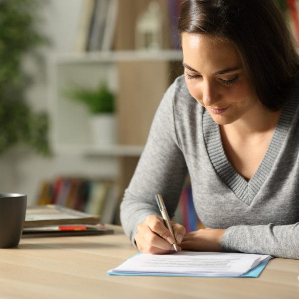 A person applying for a B-1/B-2 travel visa.
