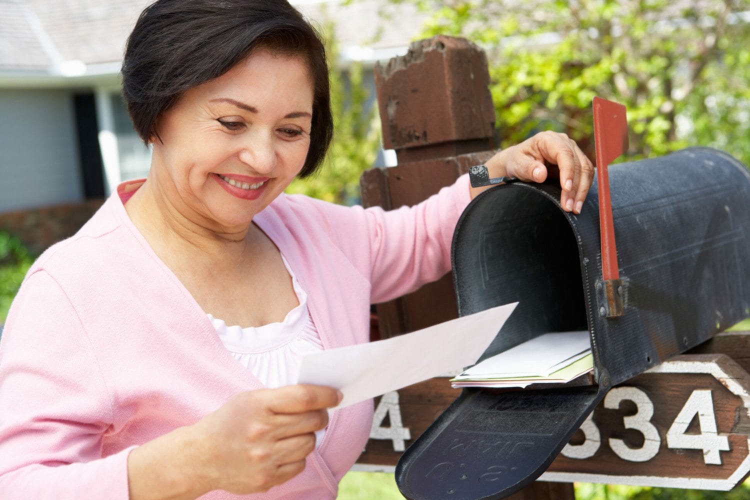 An immigrant checking her U.S. citizenship status by mail